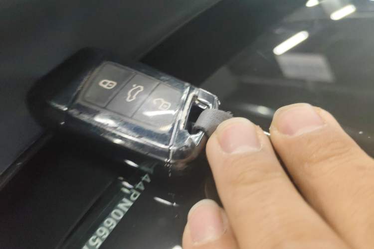 Used Volkswagen Passat 2023 Facelift 330TSI Luxury Edition Vehicle Key