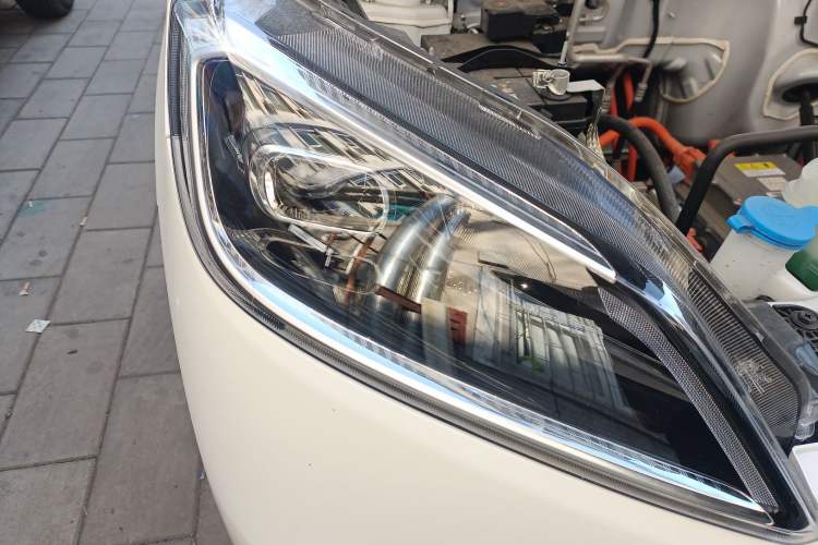 Used Wuling Hongguang New Energy 2024 All-Electric Model 300KM Standard Version Right Front Headlight