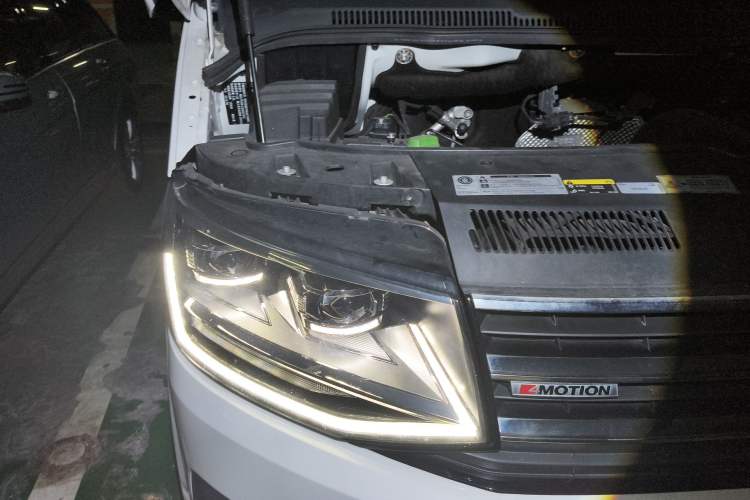 Used Volkswagen Multivan 2018 2.0 TSI 4x4 Prestige Edition 7-Seater Right Front Headlight