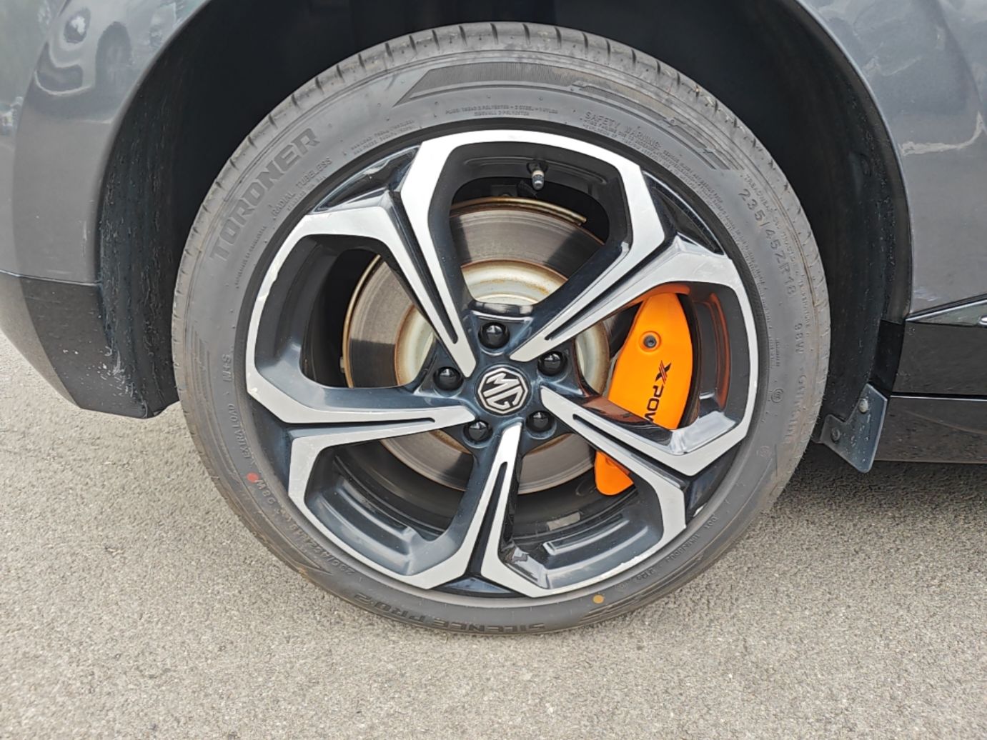 MG 4 EV 2022 460 km All-Wheel-Drive Performance Version — снимка 11
