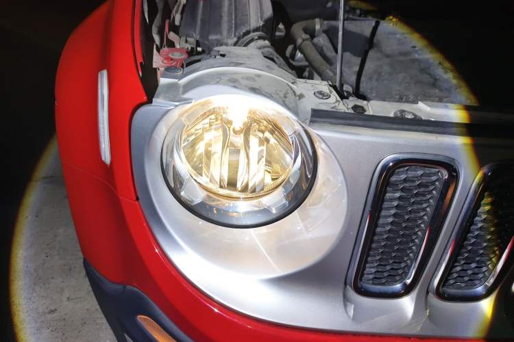 Used Jeep Renegade 2018 Connected Large Screen Version 180T Automatic Smart Version Right Front Headlight