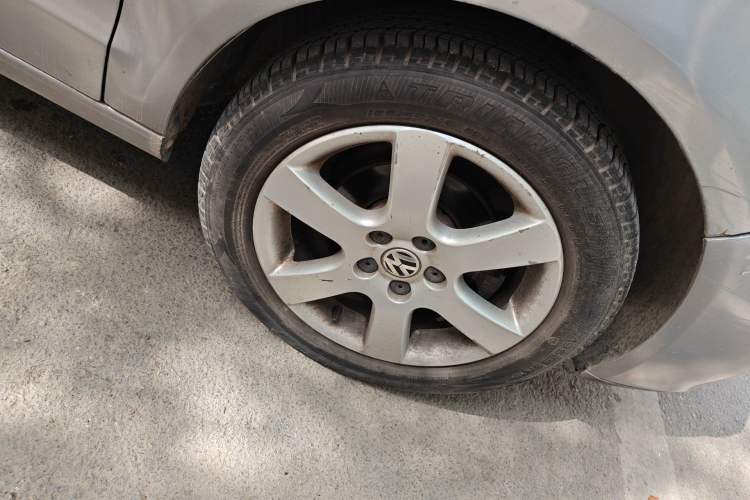 Used Volkswagen Polo 2009 Jingqu 1.4L Manual Elegant Edition Right Front Wheel Hub