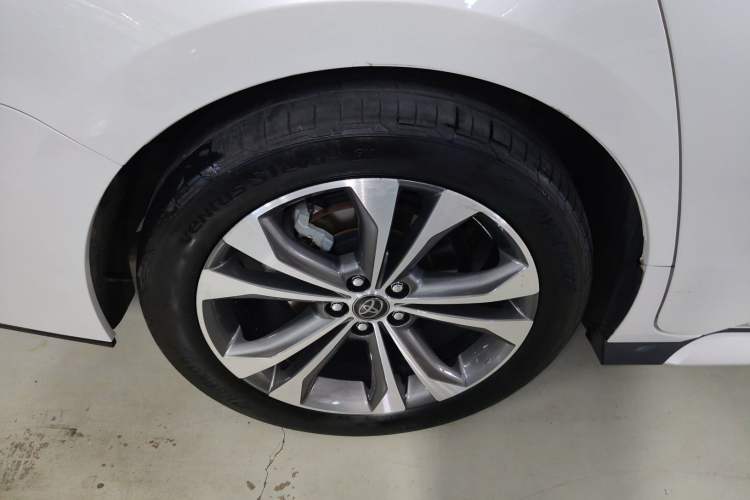 Used Toyota Granvia 2023 2.5L Hybrid Prestige PLUS Edition Right Rear Wheel Hub