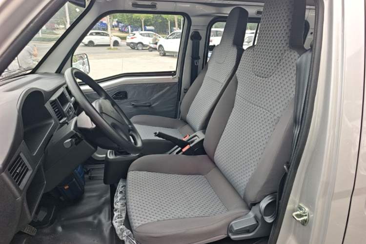 Used Wuling Zhiguang 2023 1.5L Practical Version 5/7 Seats
