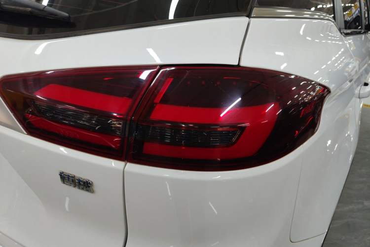 Used Geely Auto Emgrand X7 Sport 2021 Million Edition 1.8TD DCT Two-Wheel Drive Comfort Model
