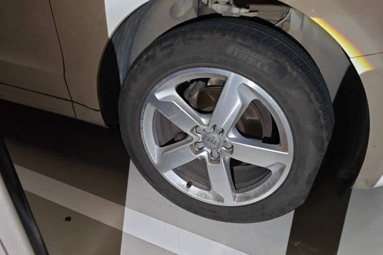 Used Audi Q5 2017 40 TFSI Ambition Edition Right Front Wheel Hub