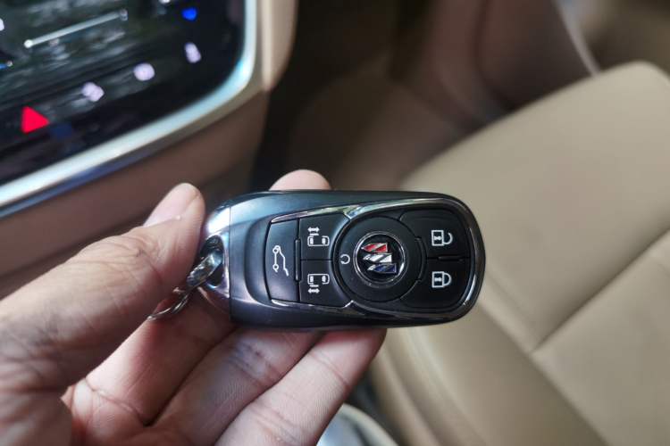 Used Buick GL8 2020 ES Land Cruiser 653T Luxury Model Vehicle Key