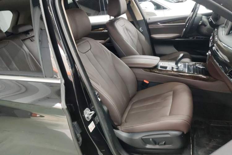 Used BMW X5 2018 xDrive28i Right Front Seat