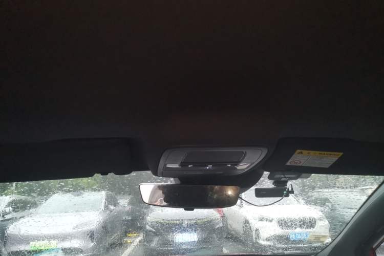 Used MG 4 EV 2022 520 km Luxury Edition Headliner