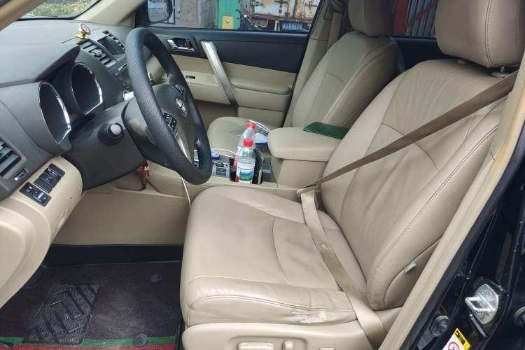 Used Toyota Highlander 2012 2.7L Two-Wheel Drive 7-Seater Luxury Edition
