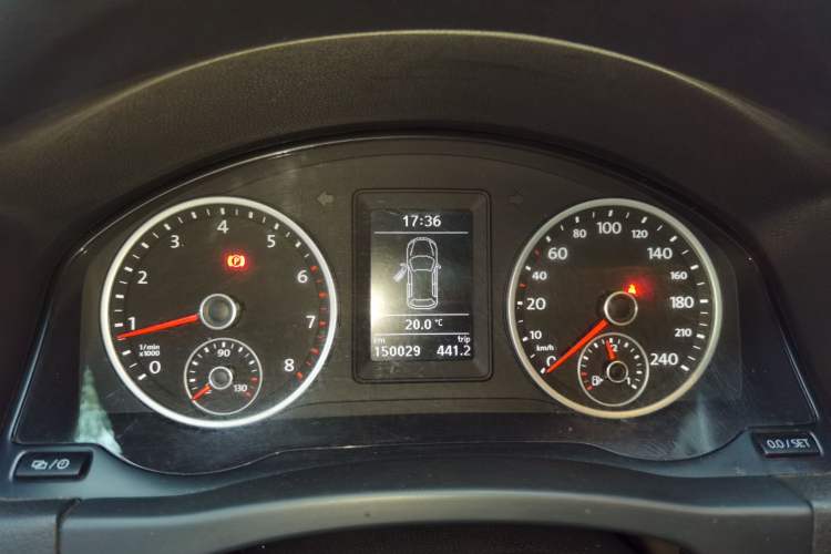 Used Volkswagen Tiguan 2015 1.8TSI Manual Two-Wheel-Drive Limited Edition Instrument Cluster