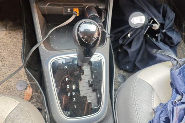 Used Kia Pegas 2017 1.4L Automatic Value Edition Gear Lever