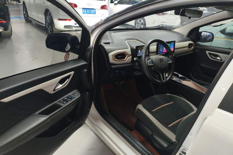 Used SOL E10X 2021 302 km Range Luxury Version 30.2 kWh