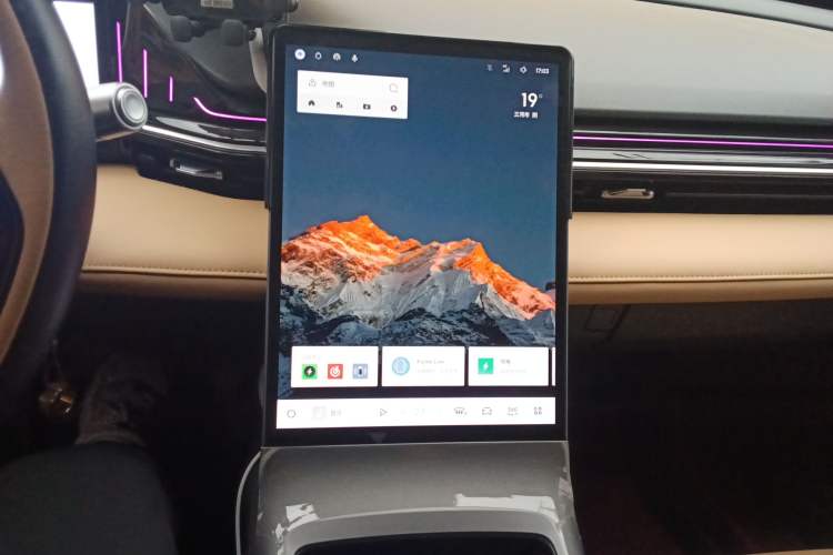 Used Geely Galaxy L6 2023 125km Starship