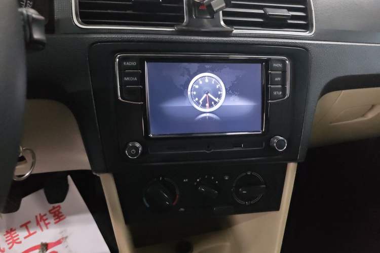 Used Skoda Rapid 2015 1.6L Manual Smart Selection Model Audio And AC Panel