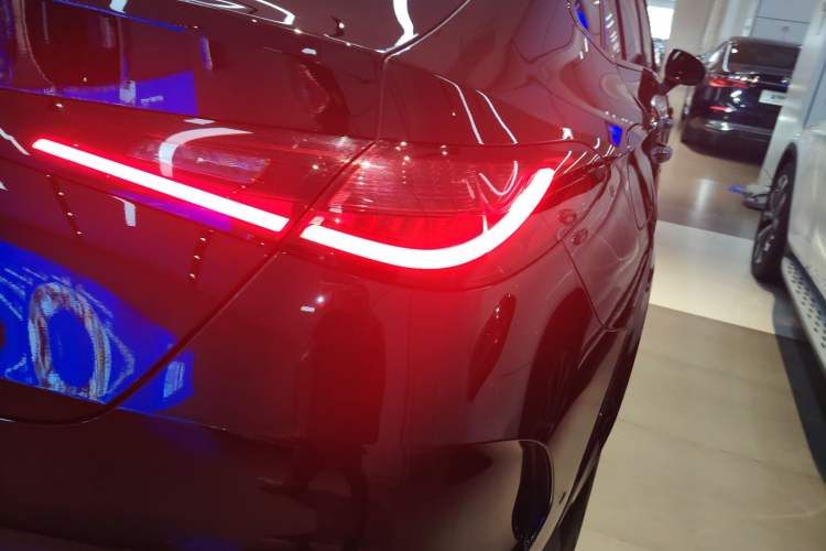 Used Mercedes-Benz GLC Coupe 2025 GLC 260 4MATIC Coupe SUV Right Rear Taillight