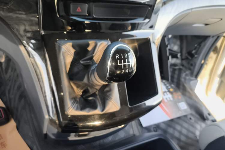 Used FORTHING Lingzhi PLUS 2024 1.5T Manual Luxury 7-Seater
