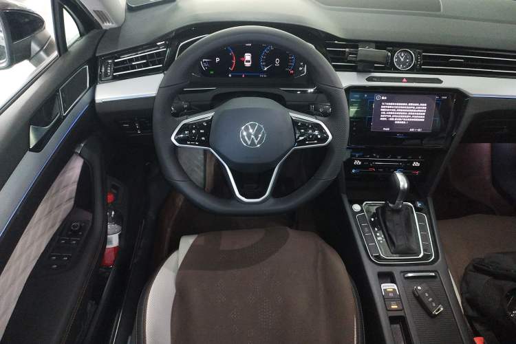 Used Volkswagen Magotan 2025 Revised Version 2 Zhongxiang Edition 330TSI DSG Luxury Trim