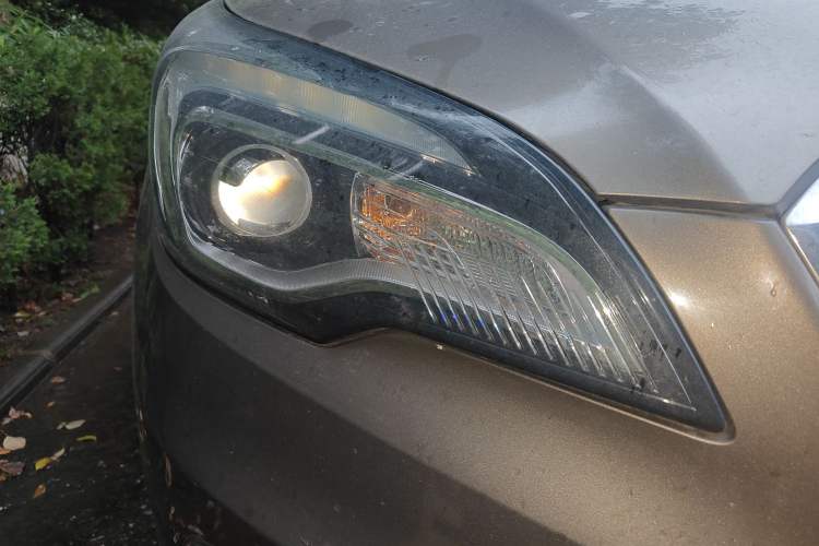 Used Buick Envision 2016 20T Two-Wheel-Drive Elite Model Right Front Headlight