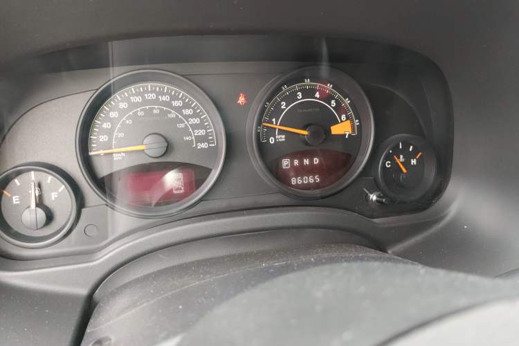 Used Jeep Compass 2014 2.0L two-wheel drive sport version Instrument Cluster