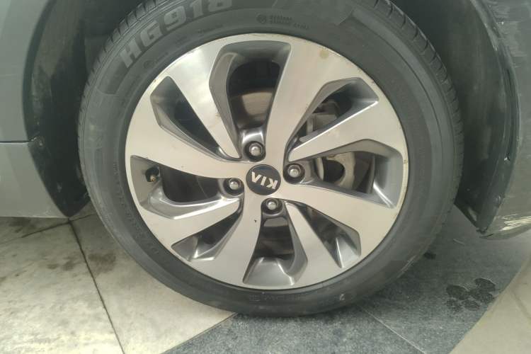 Used Kia KX Cross 2018 1.6L Automatic Dynamic Sunroof Version Right Front Wheel Hub