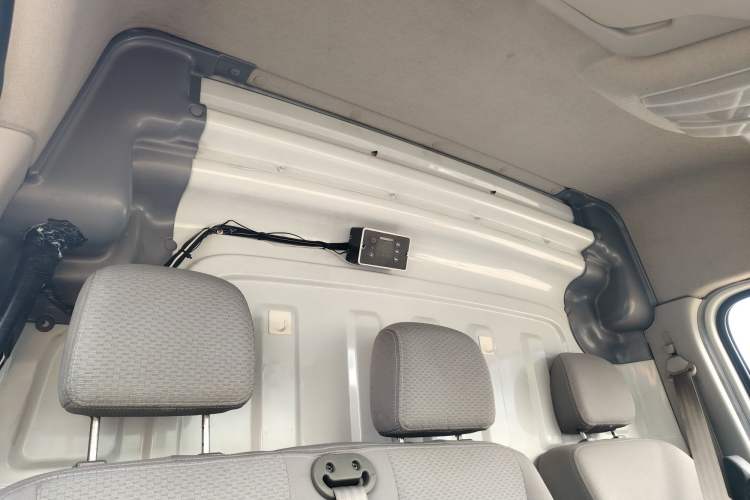 Used SAIC MAXUS Xintu V80 2020 2.5T Manual Classic City Delivery King Long Wheelbase Mid-Height 2/3 Seats