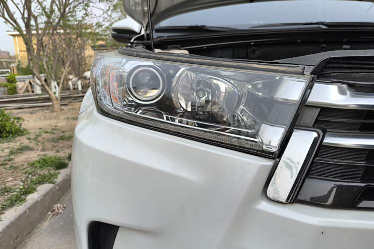 Used Toyota Highlander 2021 2.0T Four-Wheel Drive Prestige Version 7 Seats Right Front Headlight