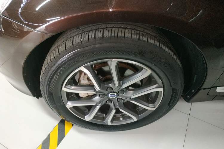 Used Volvo XC60 2017 T5 AWD Smart Upgrade Edition Exterior 4