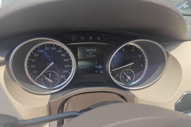 Used Mercedes-Benz R-Class 2014 R 400 4MATIC Luxury Model
