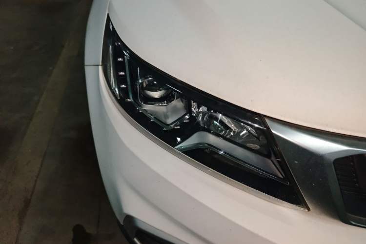 Used Geely Auto Vision X6 2018 1.4T CVT 4G Connected Flagship Edition Right Front Headlight