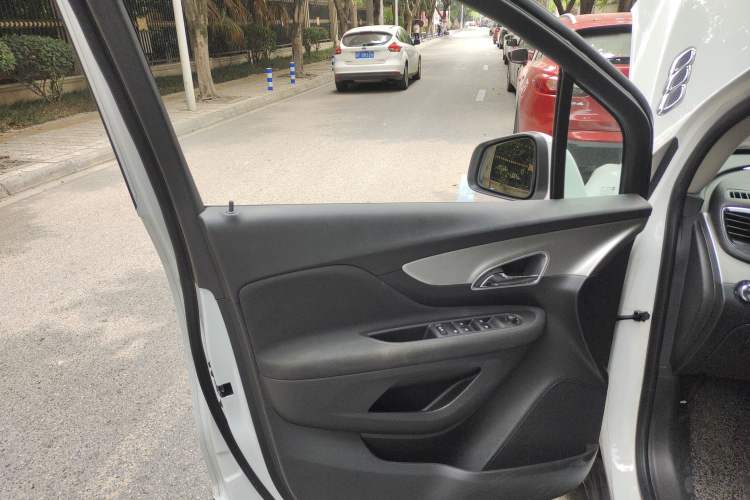 Used Buick Encore 2015 1.4T Automatic Two-Wheel Drive Urban Elite Version