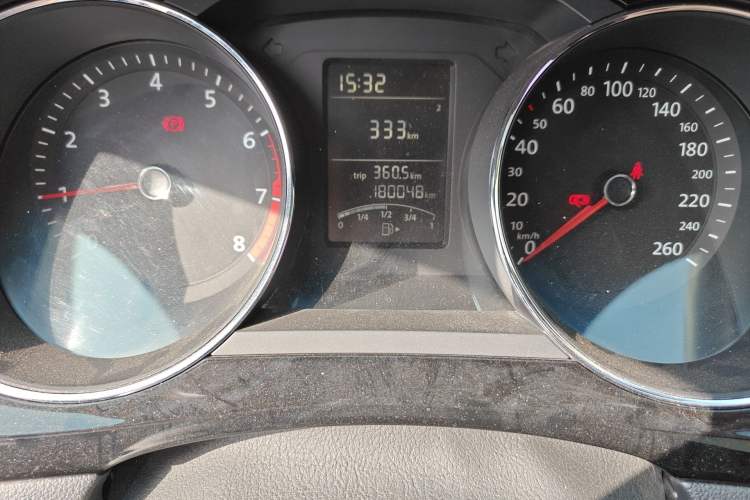 Used Volkswagen Sagitar 2015 1.6L Manual Comfort Model Odometer Close Up