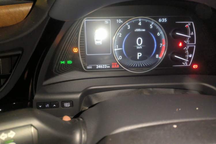 Used Lexus ES 2024 200 Premium Edition Odometer Close Up