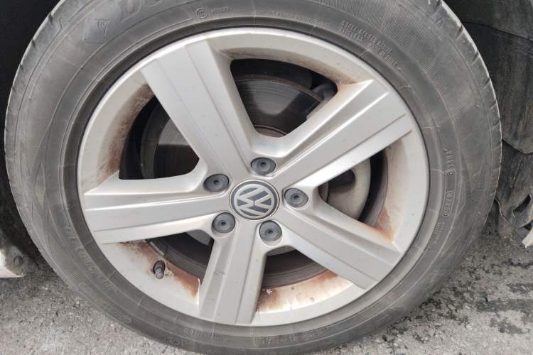 Used Volkswagen Golf Sportsvan 2016 1.6L Automatic Comfort Model Right Front Wheel Hub