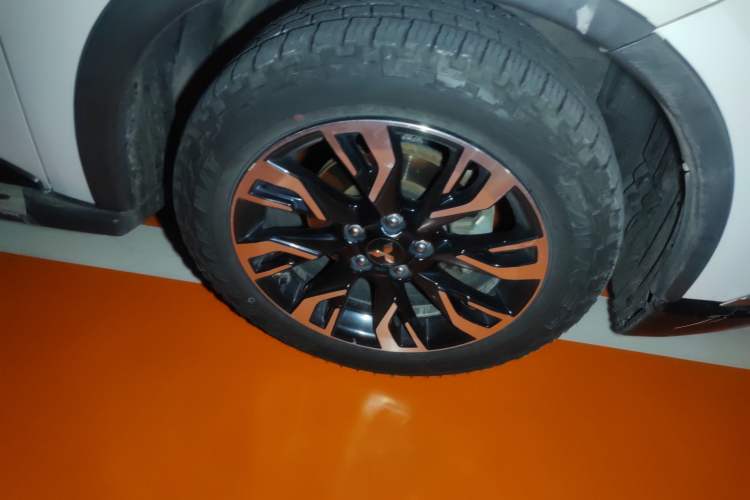 Used Mitsubishi Outlander 2019 2.4L 4x4 Zhi Xiang Edition 5 Seats China VI Standard
