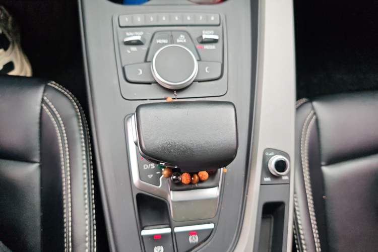 Used Audi A4L 2018 30th Anniversary Edition 40 TFSI Trendy Model Gear Lever