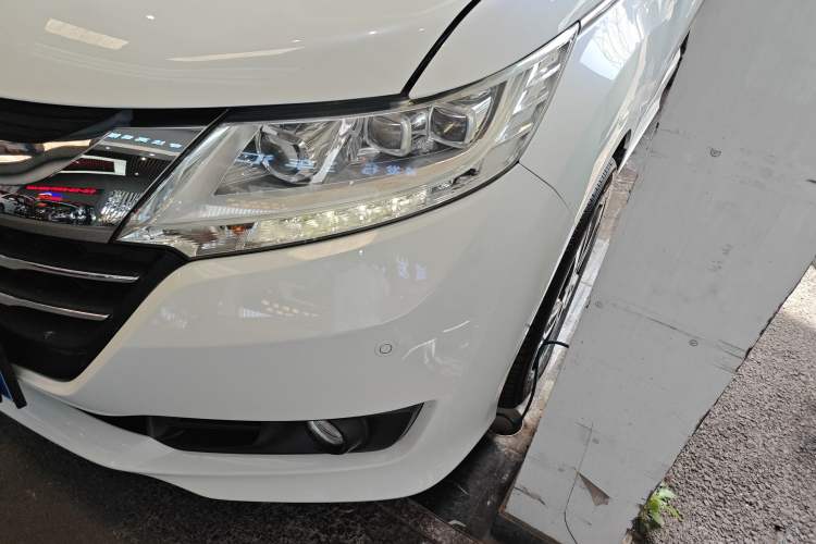 Used Honda Odyssey 2015 Revised Version 2.4L Supreme Edition