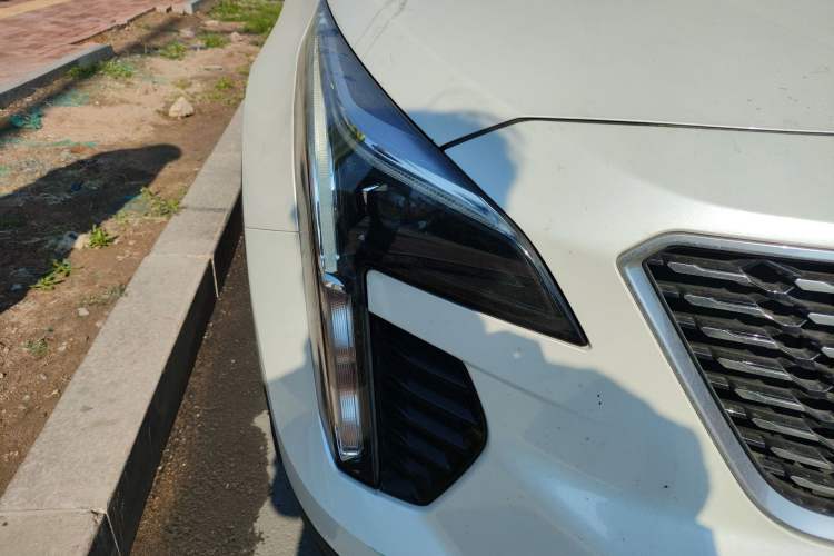 Used Cadillac XT4 2018 28T Two-Wheel Drive Tech Version