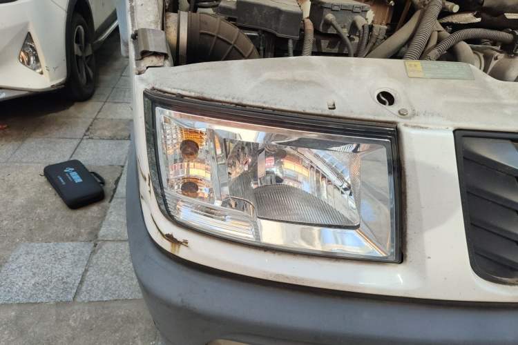 Used Iveco Daily 2017 2.5T A35 Passenger Van 5-7 Seats Model 47Z5 Right Front Headlight