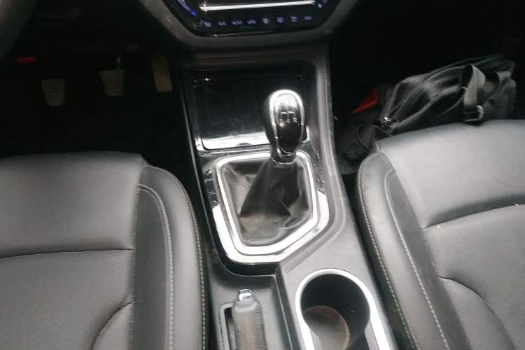 Used CHANGAN CS35PLUS 2021 Revised Version Glory Million Edition 1.6L Manual Luxury Edition
