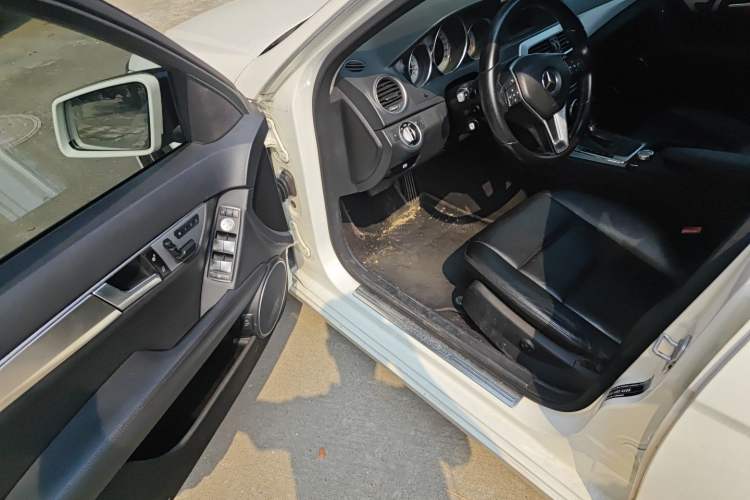 Used Mercedes-Benz C-Class 2011 C 200 Fashion Travel Edition
