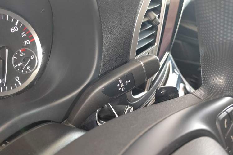 Used Mercedes-Benz Vito 2018 2.0T Elite Version 7 Seats China VI Emission Standard
