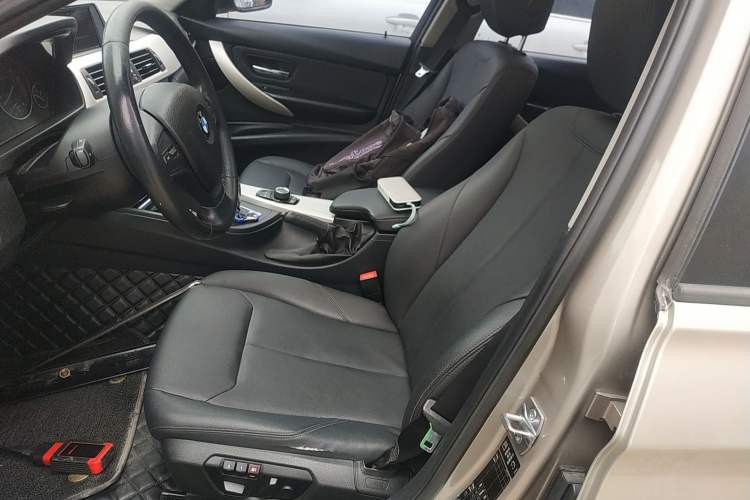 Used BMW 3 Series 2015 320i Luxury Line Stylish Edition
