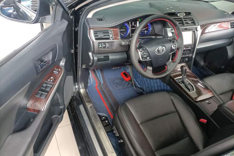 Used Toyota Camry 2016 Dual-Engine 2.5 HG 10th Anniversary Deluxe Navigation Edition
