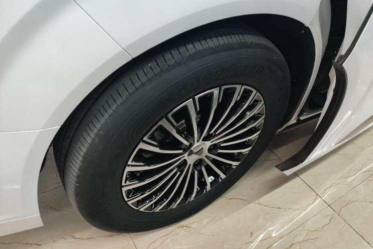 Used Denza D9 2022 DM-i 970 Four-Wheel Drive Prestige Model
