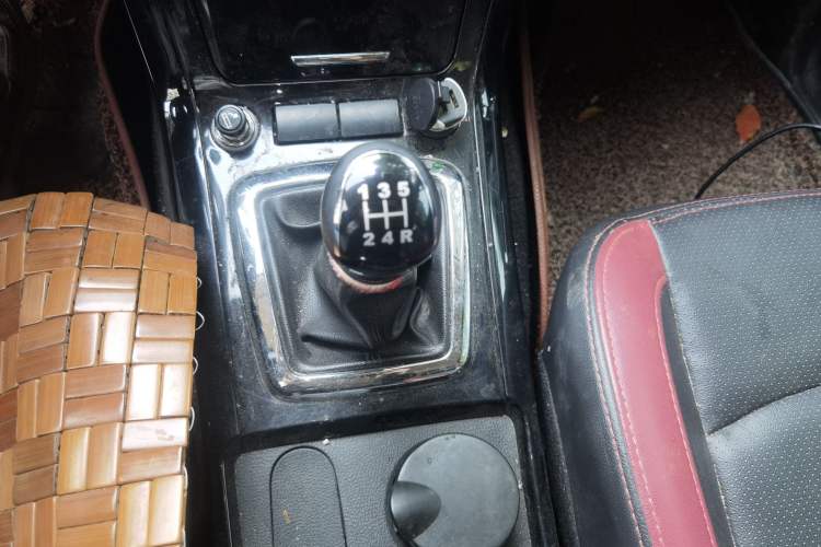 Used HYOSOW S3 2015 1.5L Luxury Model China V Standard Gear Lever