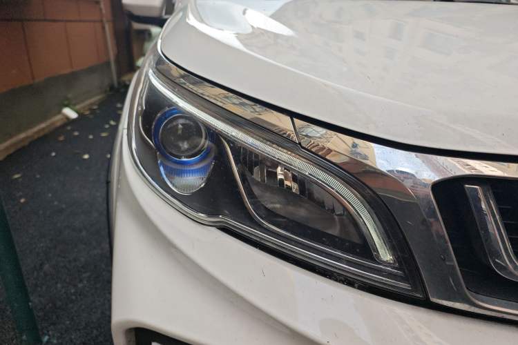 Used Geely Auto Vision X3 2020 1.5L CVT Luxury Model Right Front Headlight