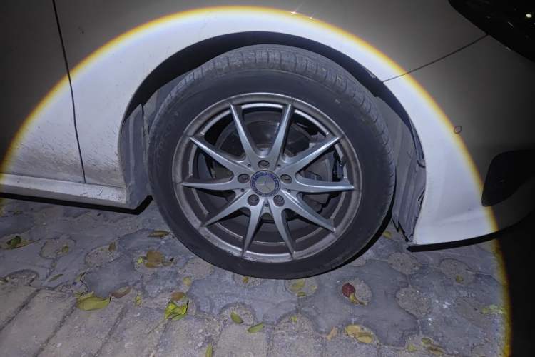 Used Mercedes-Benz B-Class 2015 B 200 Sport Edition Right Front Wheel Hub