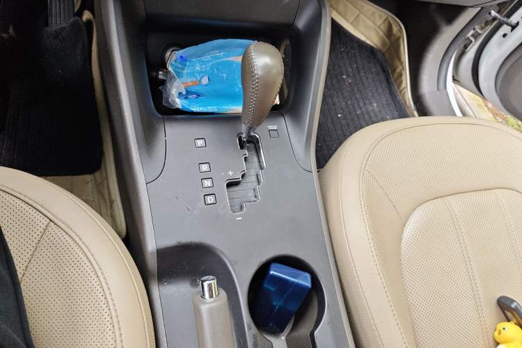 Used Hyundai ix35 2012 2.0L Automatic Two-Wheel Drive Elite Edition GLS Gear Lever