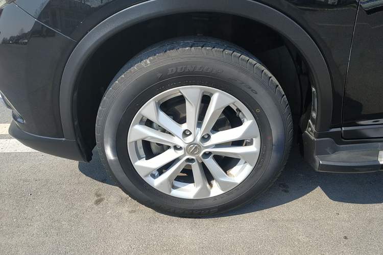 Used Nissan X-Trail 2014 2.0L CVT Comfort Edition 2WD Left Front Wheel Hub